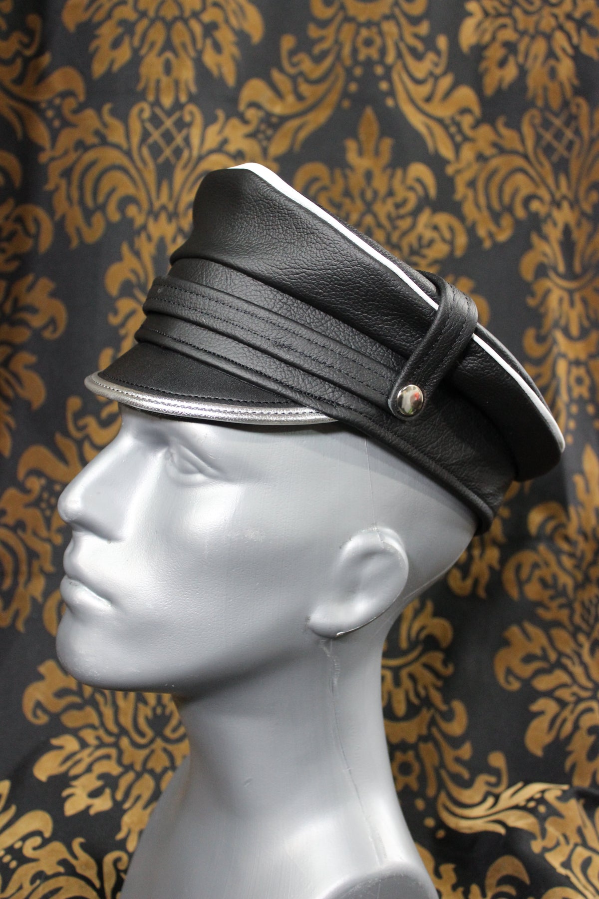 Sir Cover with Piping - view 5
