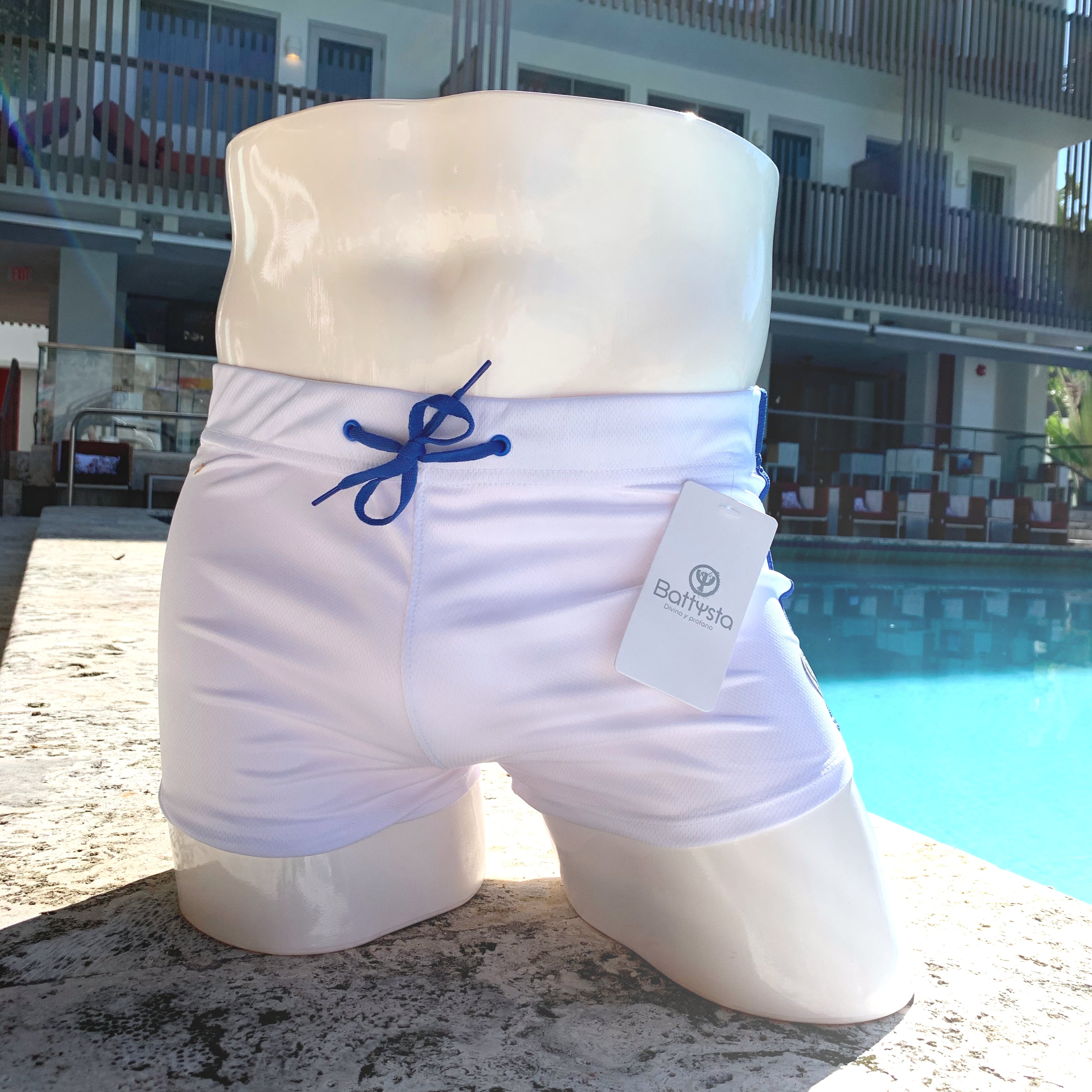 The new Commando Shorts White – OUTFAIR