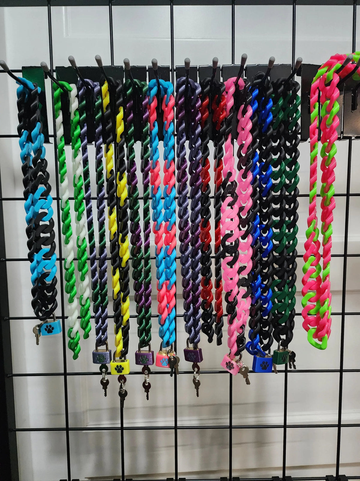 🔗 Multicolor Cuban Chain Necklace / Collar with Matching Padlock – Colorful, Personalized, Durable, & Stylish