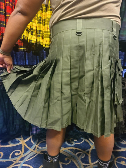 Utility Kilt in Hunter Green by KiltedBros - view 4