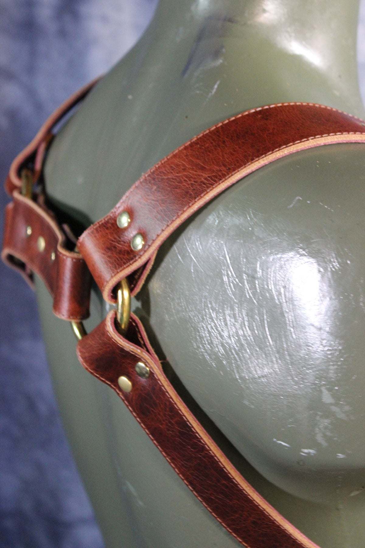 Mottled Latigo Bulldog Harness with Buckles - view 10