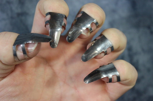 Scratchy Claws - front view