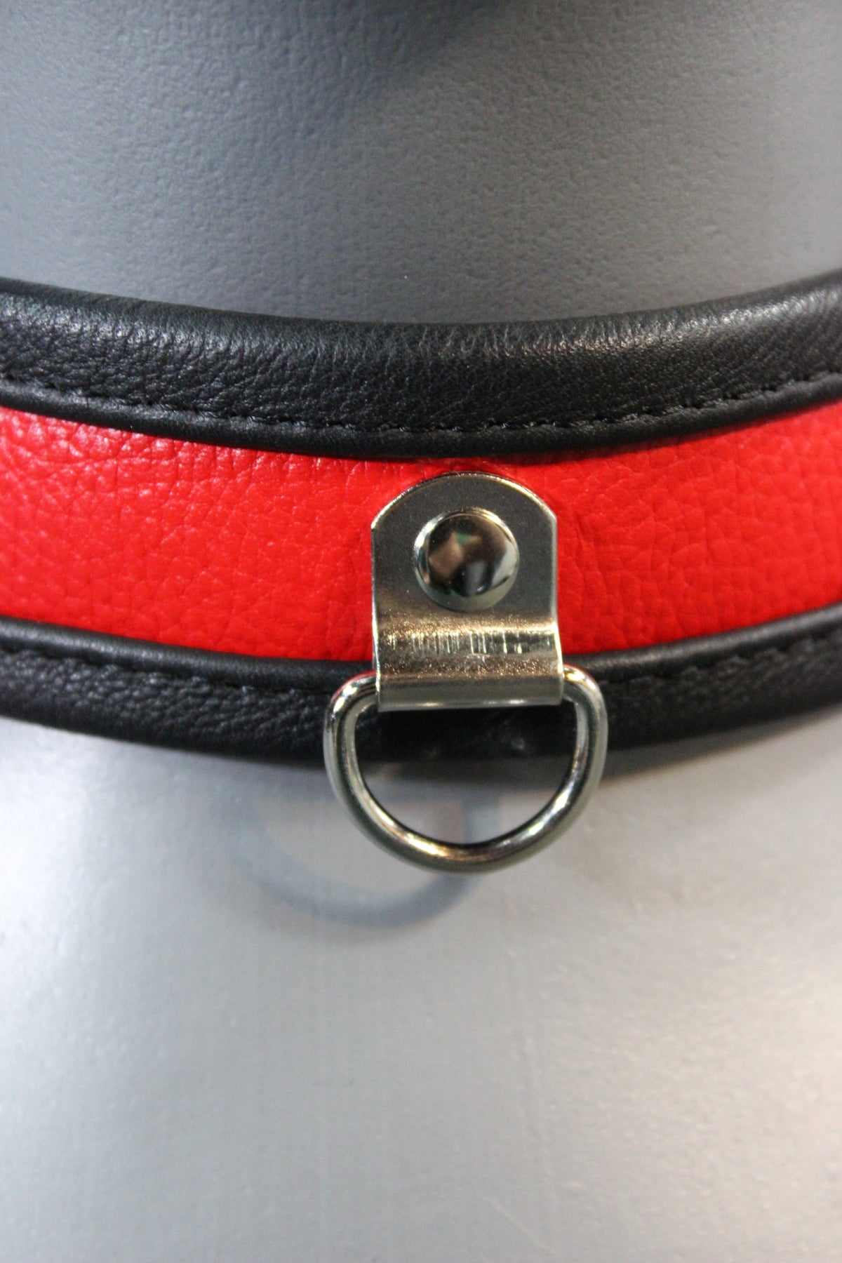 Two-Tone Collar - Recessed Stripe Construction - view 7