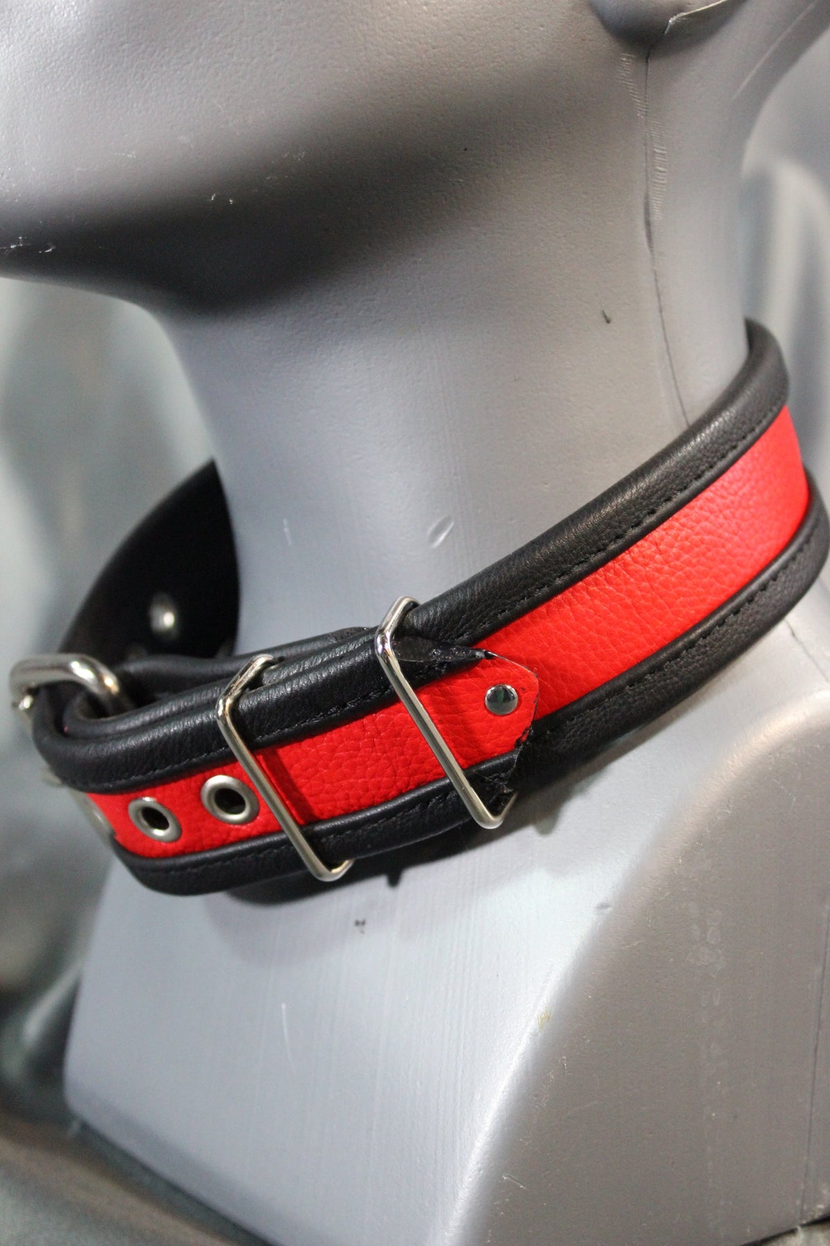 Two-Tone Collar - Recessed Stripe Construction - view 10