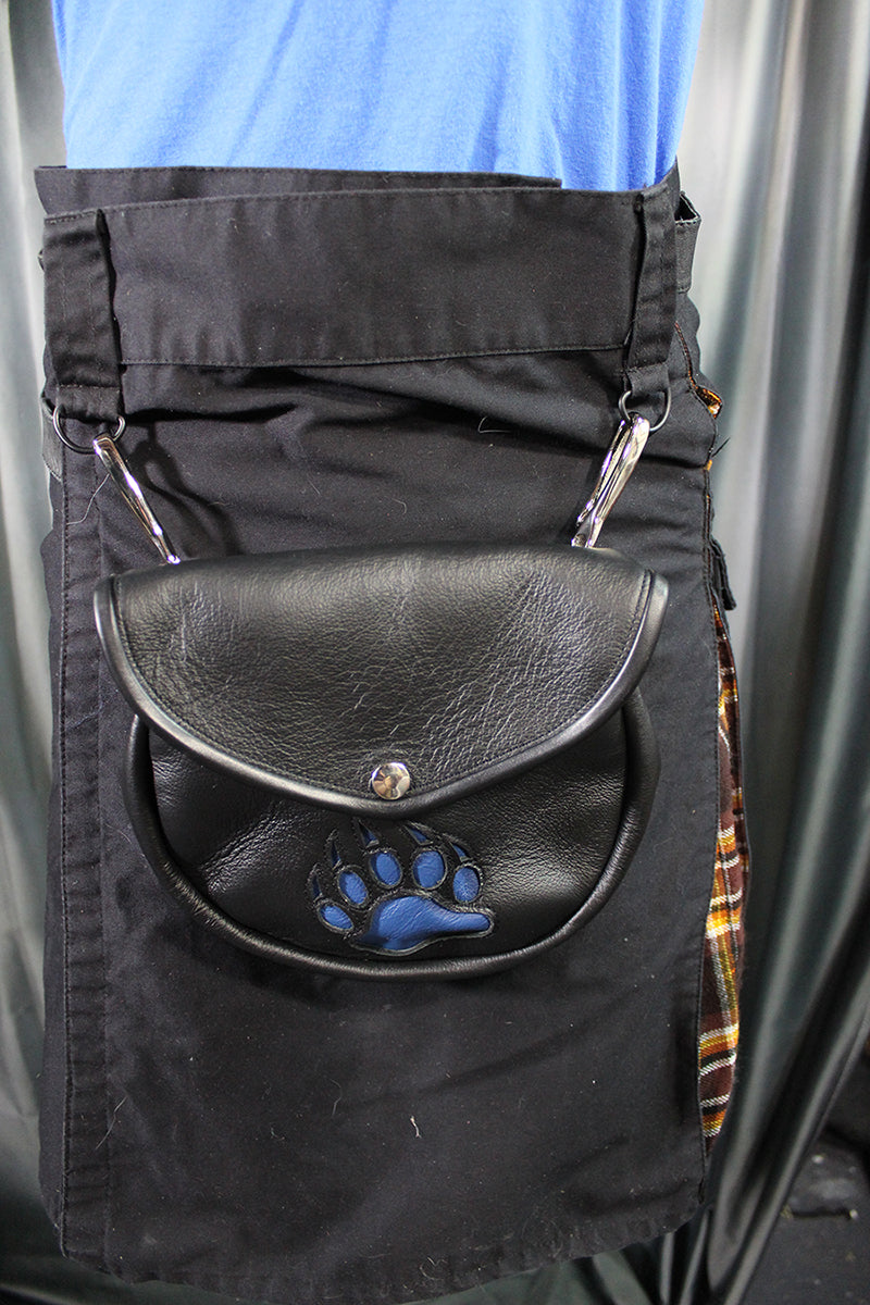 Leather Sporran with Bear Paw - view 2