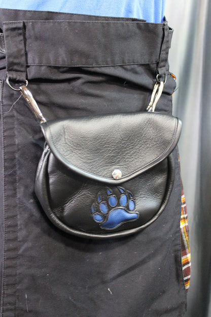 Leather Sporran with Bear Paw - view 3
