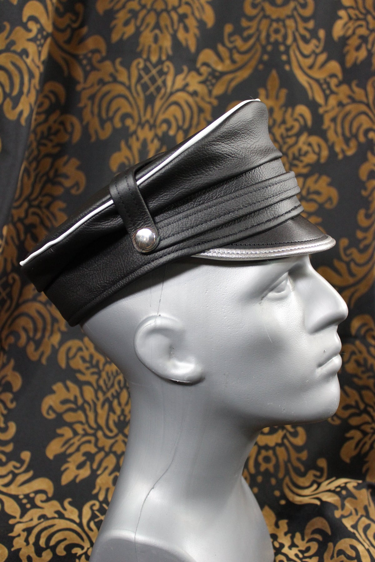 Sir Cover with Piping - view 2
