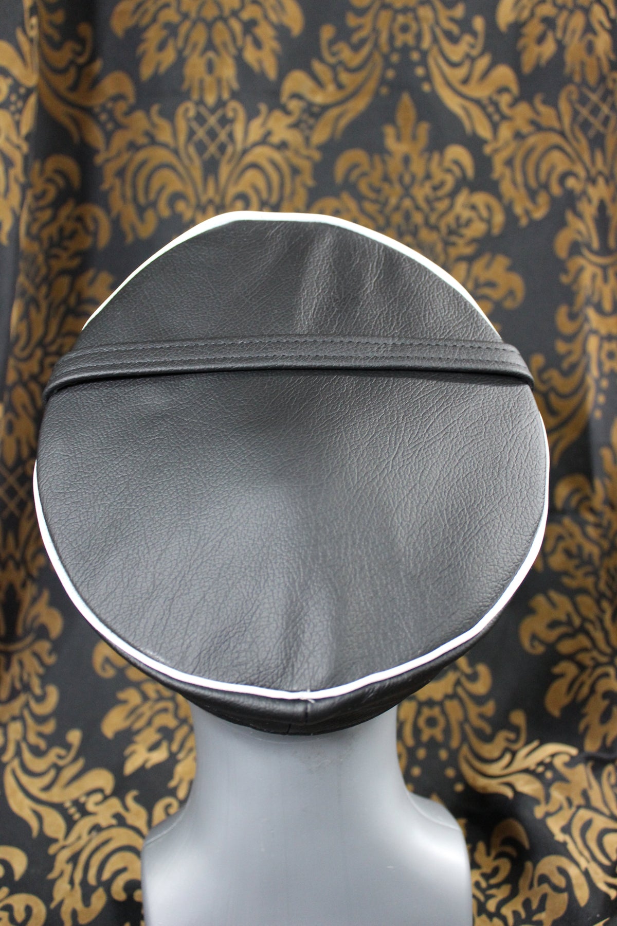 Sir Cover with Piping - view 4