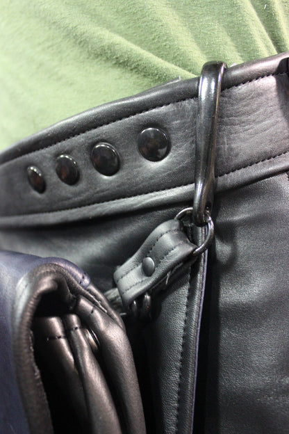 Two Tone Leather Sporran with Gunmetal Hardware - view 2