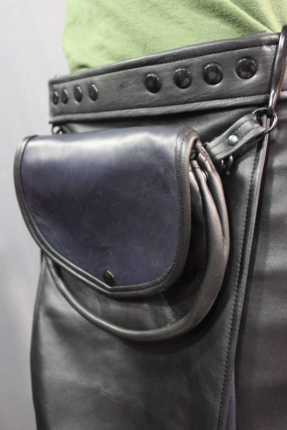 Two Tone Leather Sporran with Gunmetal Hardware - view 3