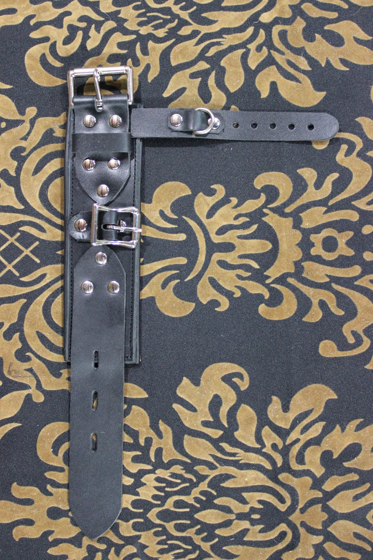 Classic 2" ball stretcher with weight holder. - front view